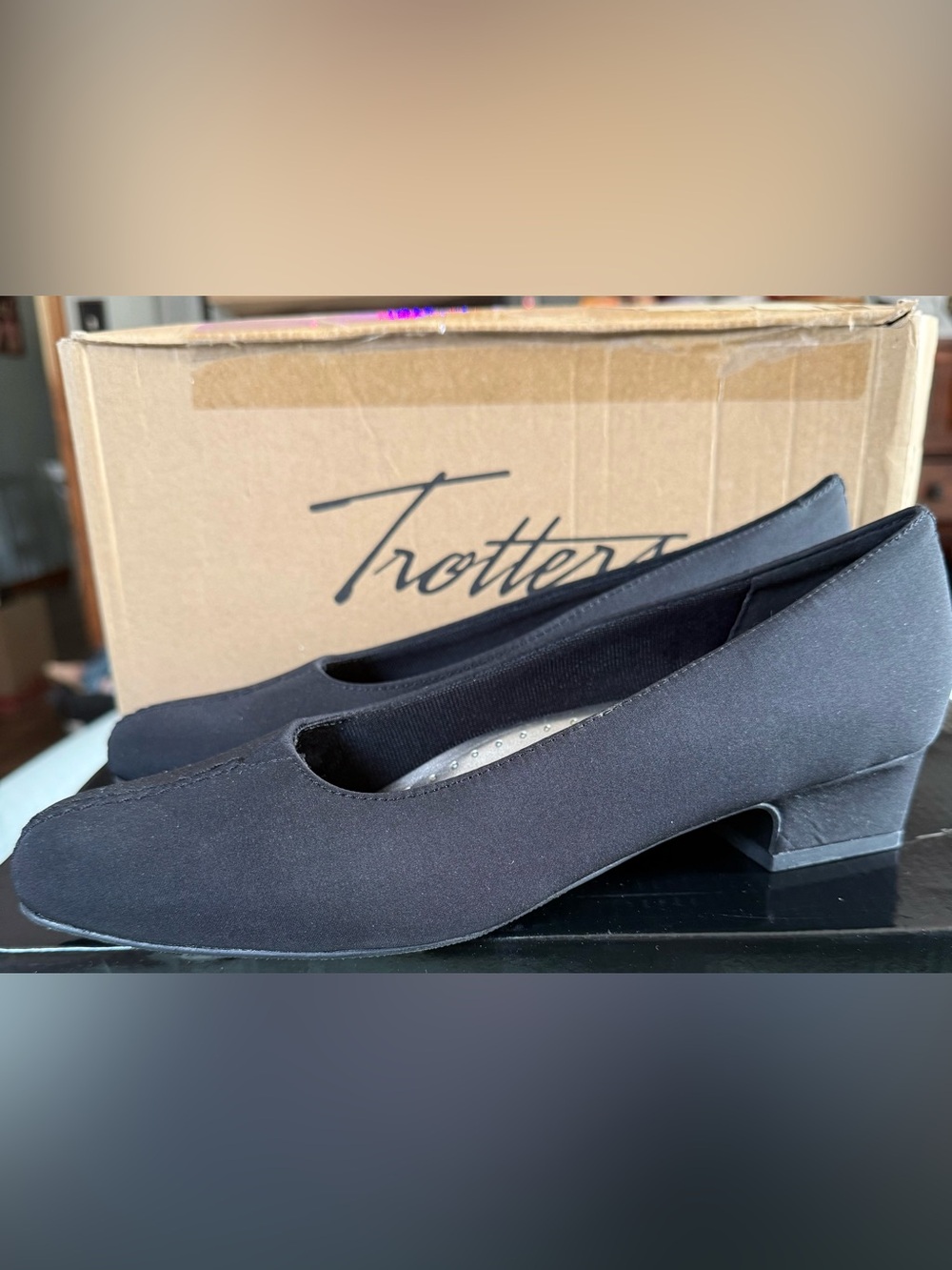 Trotters Women's Black Slip-On